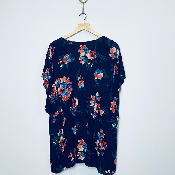 TORRID Fit and Flare Colorful Floral Futter Sleeve Blouse - Picture 4 of 11